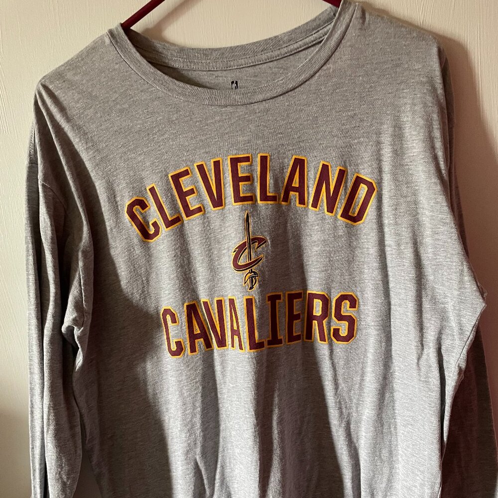 Cleavland Cavaliers long sleeve shirt